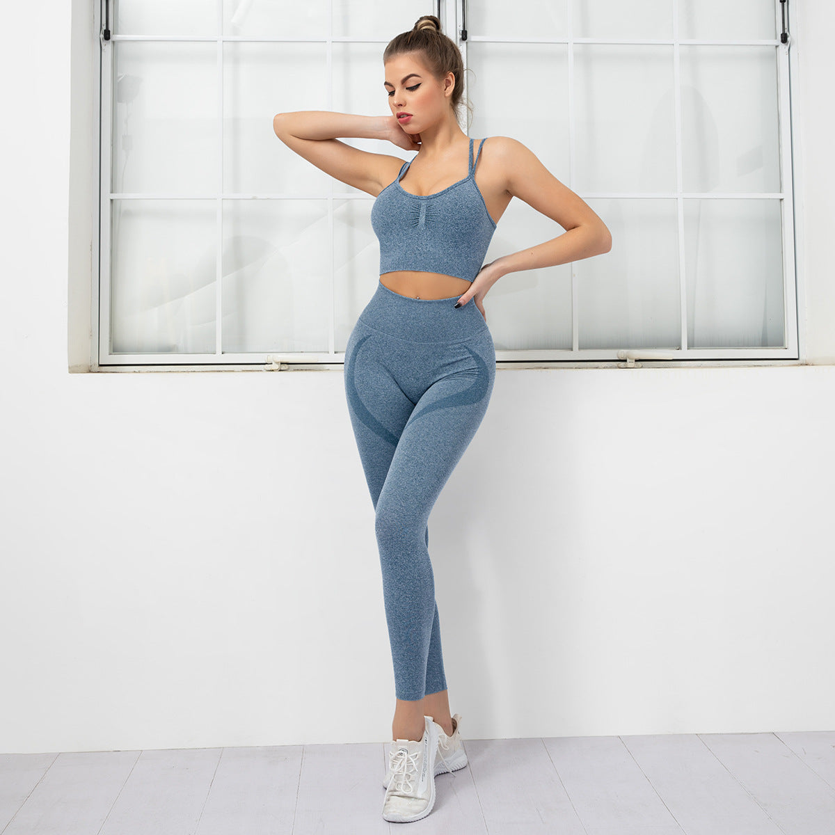 Seamless yoga clothing beautiful back